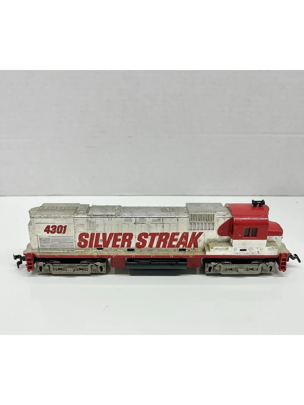 Vintage TYCO HO Scale Train 4301 Silver Streak Locomotive and Caboose UNTESTED